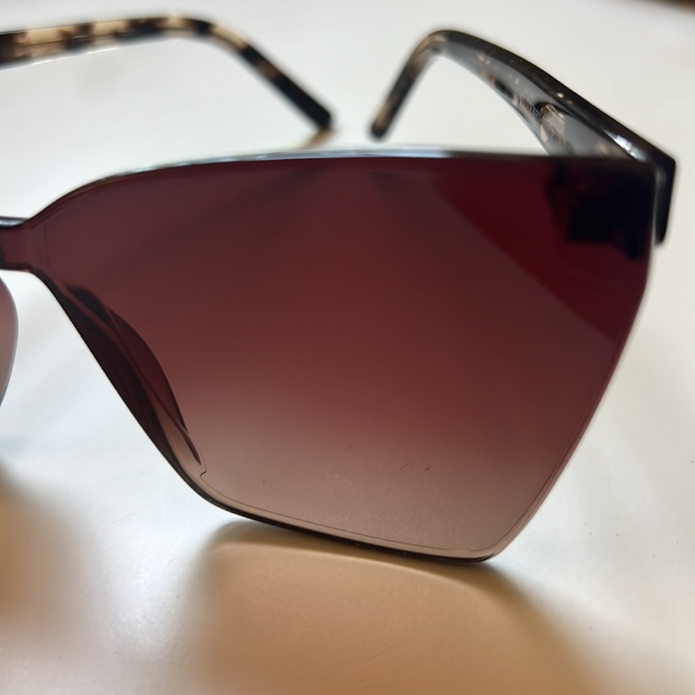 Euc Diff Sunglasses - image 4